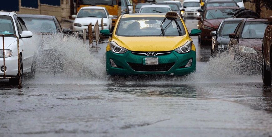 سيول-قيادة-في-الأمطار-الاردن