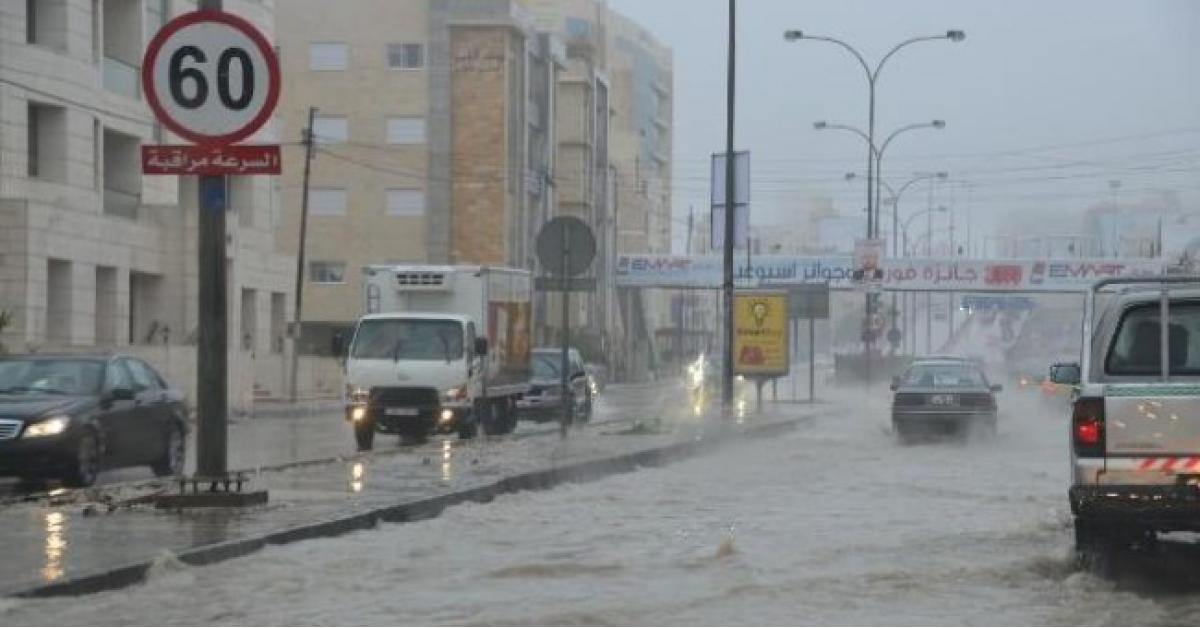 قيادة-في-المطر-سيول-الاردن