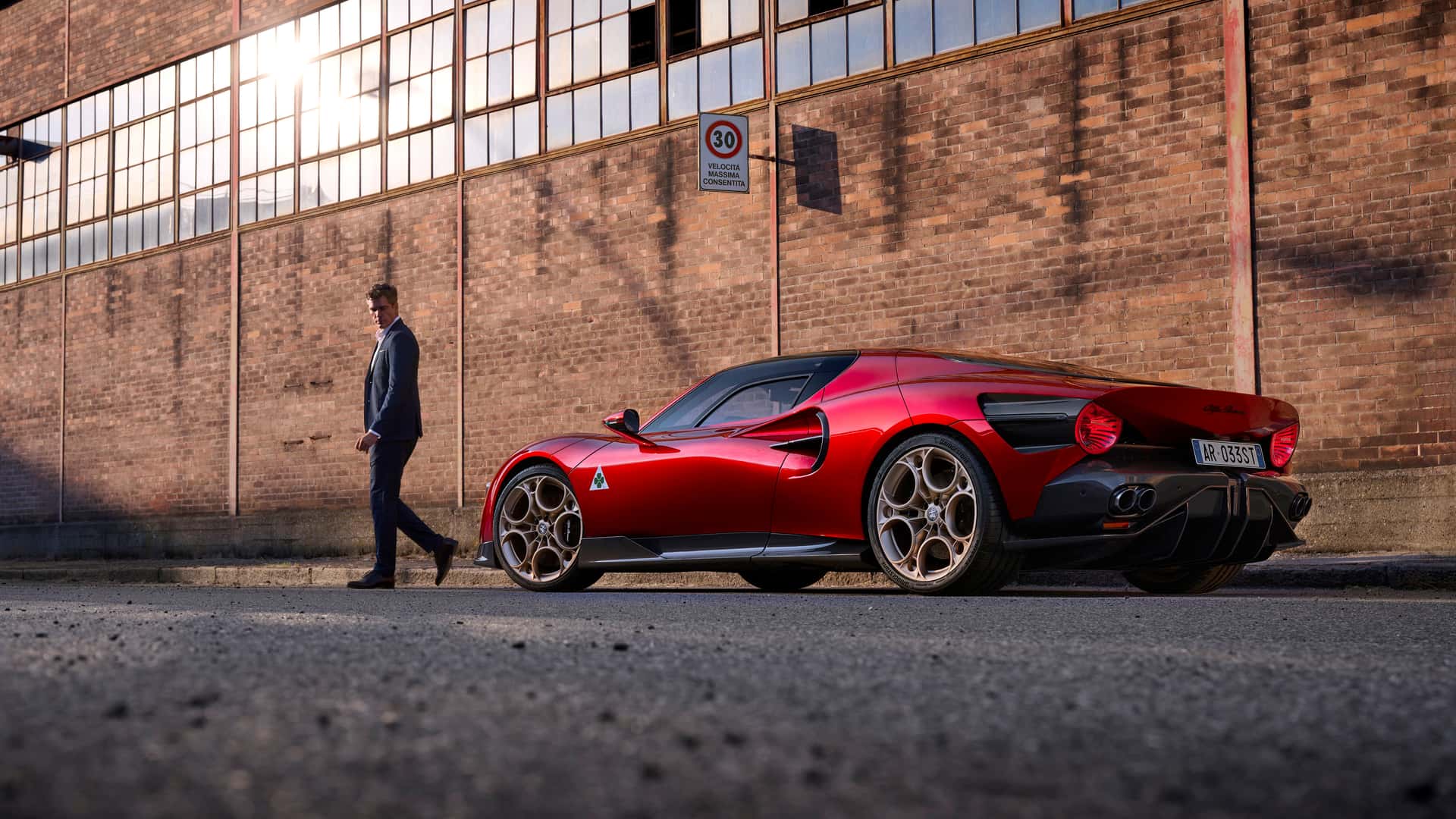 سيارة  ألفا روميو 33 Stradale