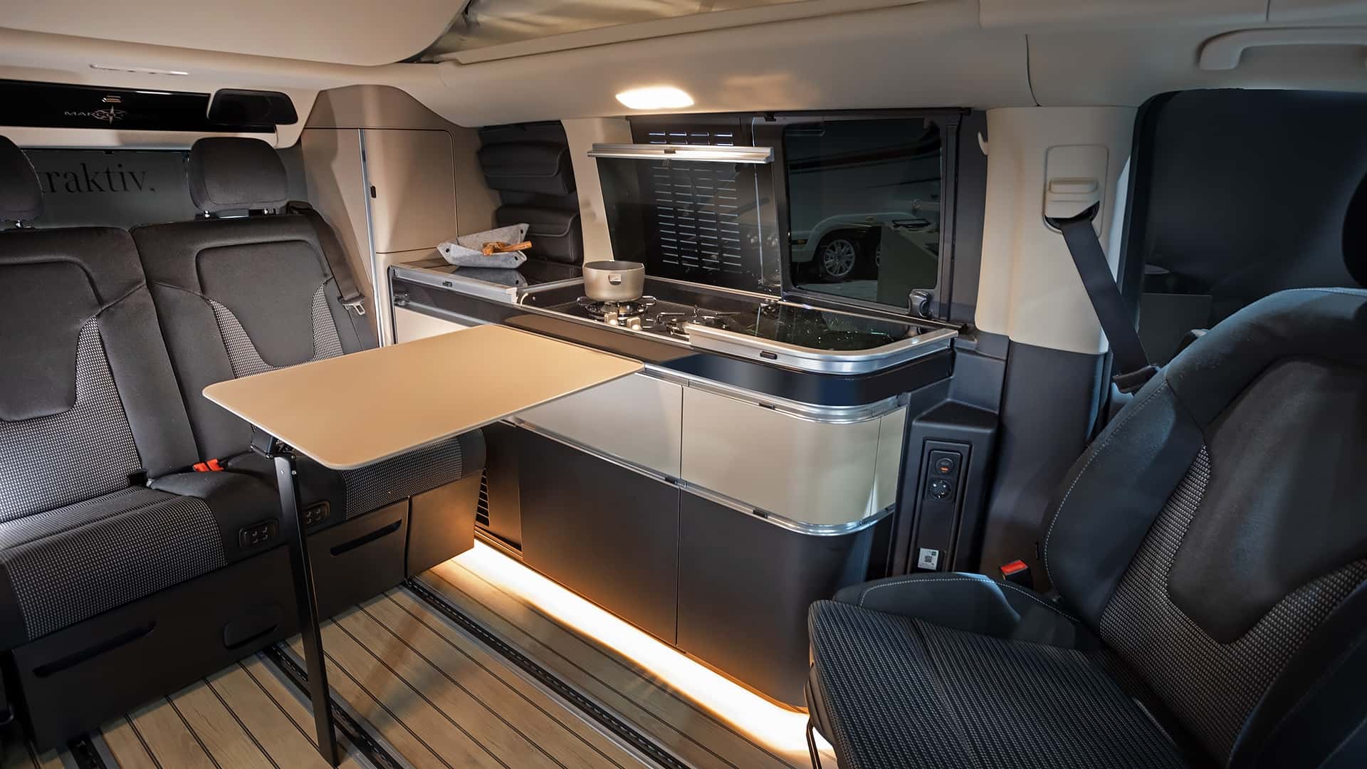 داخلية-مرسيدس-V-Class